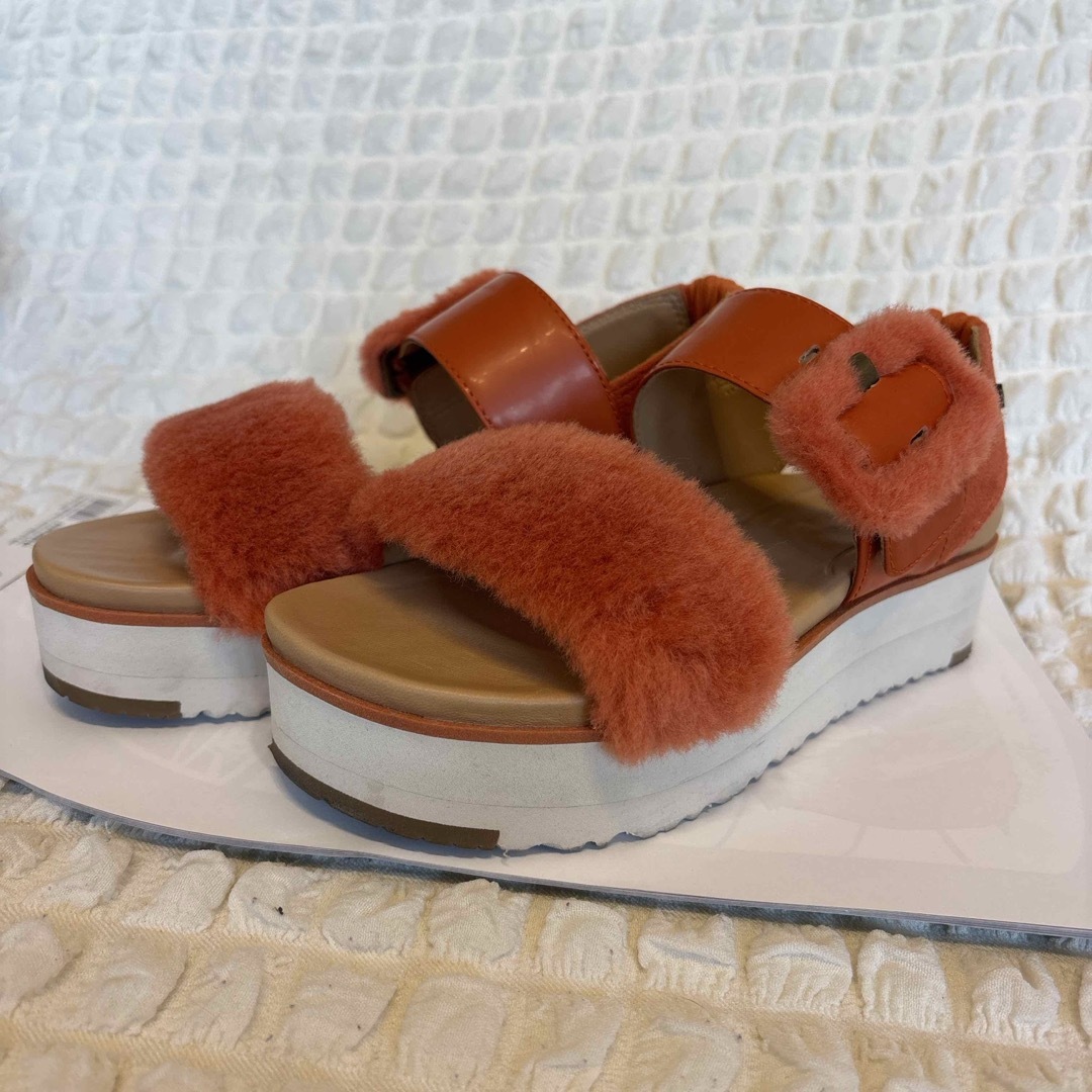 UGG - UGG ファーサンダル 夏の通販 by ママミー｜アグならラクマ