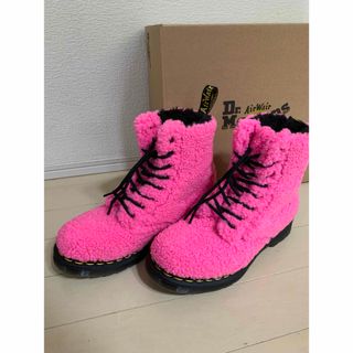 Dr.Martens（ピンク/桃色系）のフリマアイテム一覧