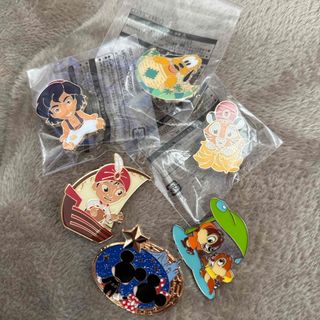 Disney（バッジ/ピンバッジ）のフリマアイテム一覧
