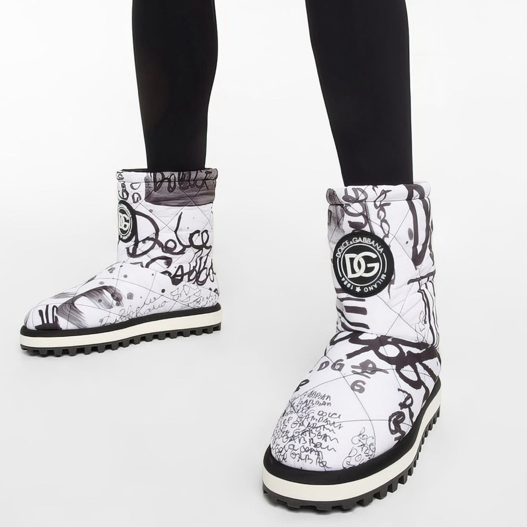 DOLCE&GABBANA - DOLCE&GABBANA 定価13万 入手困難品 ロゴブーツの通販