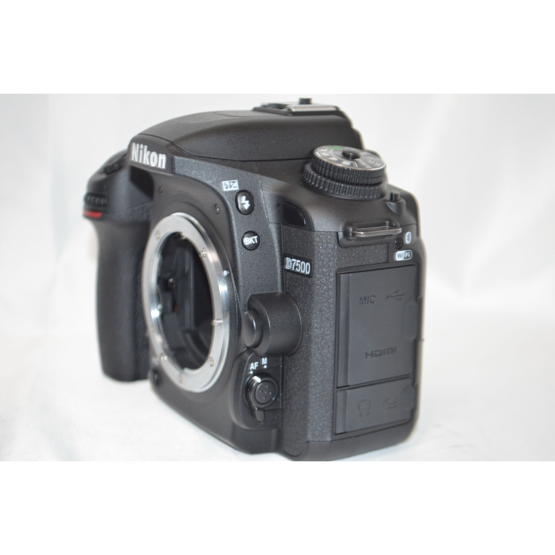 滅多にないシャッター数888回以下 Nikon D7500☆Wi-Fi搭載 新品級の