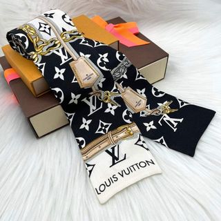 LOUIS VUITTON - 新品♡ ルイヴィトン スカーフ LV カード リボン付き