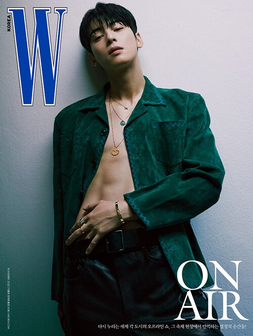 W Korea 2022年11月号【表紙：チャ・ウヌ B】 : Magazine (Import