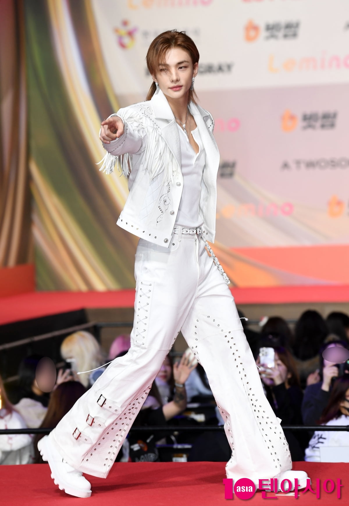 ストレイキッズのヒョンジン、2025 SBS 歌謡大典のレッドカーペットに登場