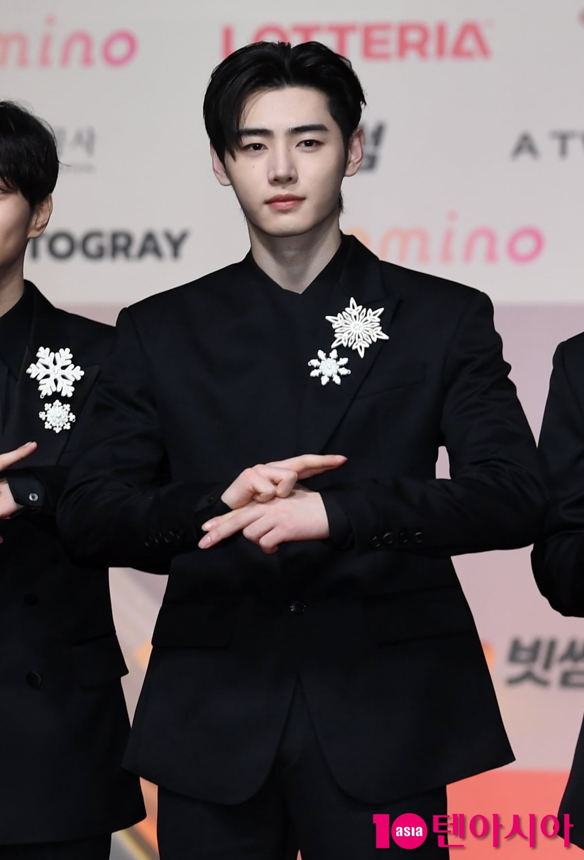 ENHYPENのソンフン、2025 SBS歌謡大典レッドカーペットに登場