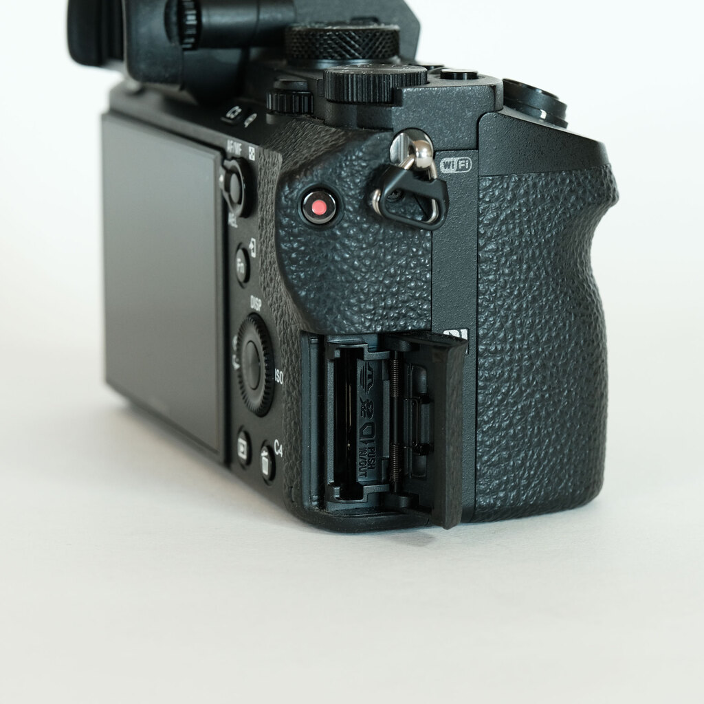 SONY α7 II（ILCE-7M2）の出品 | ONE SCENE（ワンシーン）