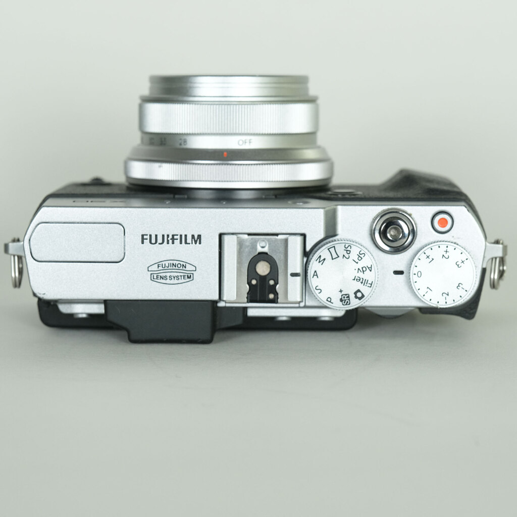 FUJIFILM X30 シルバーの出品 | ONE SCENE（ワンシーン）