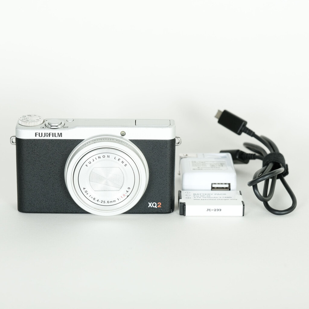 FUJIFILM XQ2 シルバーの出品 | ONE SCENE（ワンシーン）