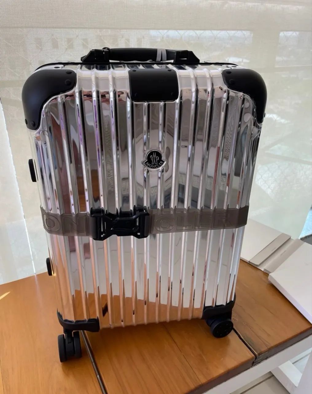 Mala Rimowa X Moncler ORIGINAL e registrada na Rimowa - Bolsas