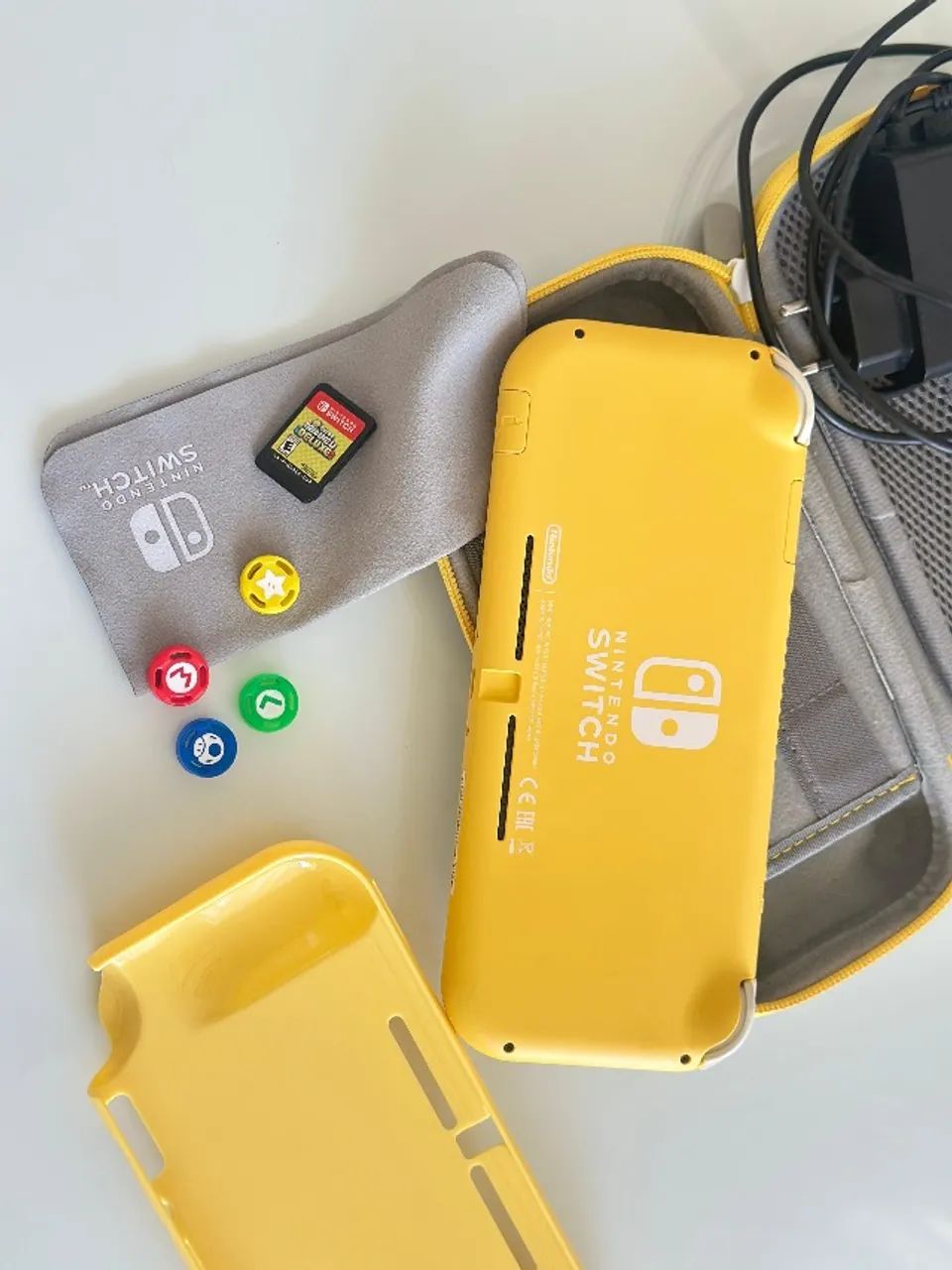 Nintendo Switch Lite Yellow - Amarelo - Consoles de Vídeo Game