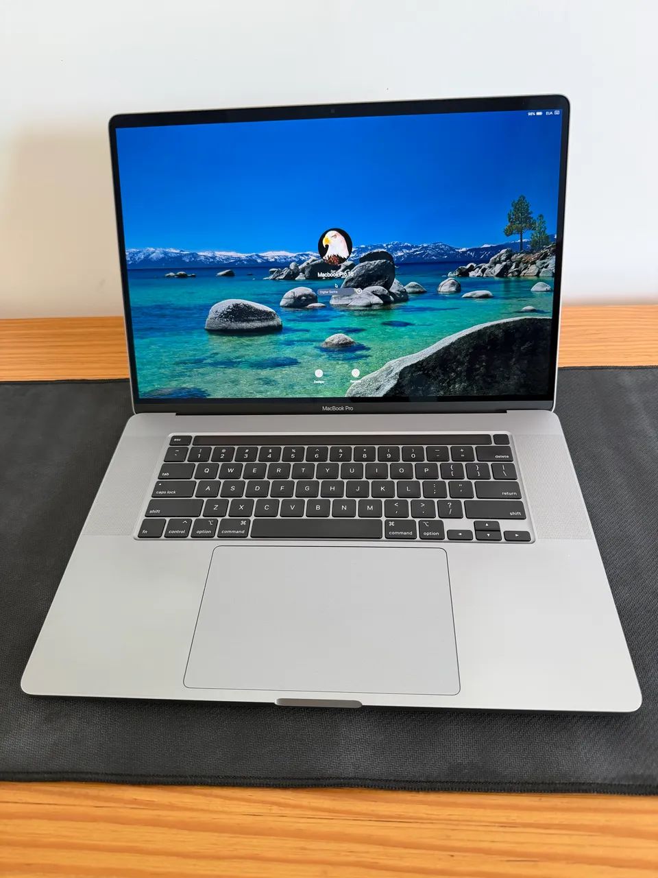 MacBook Pro 2019 Intel i9 32GB RAM 1TB SSD Radeon Pro 5500M 8GB