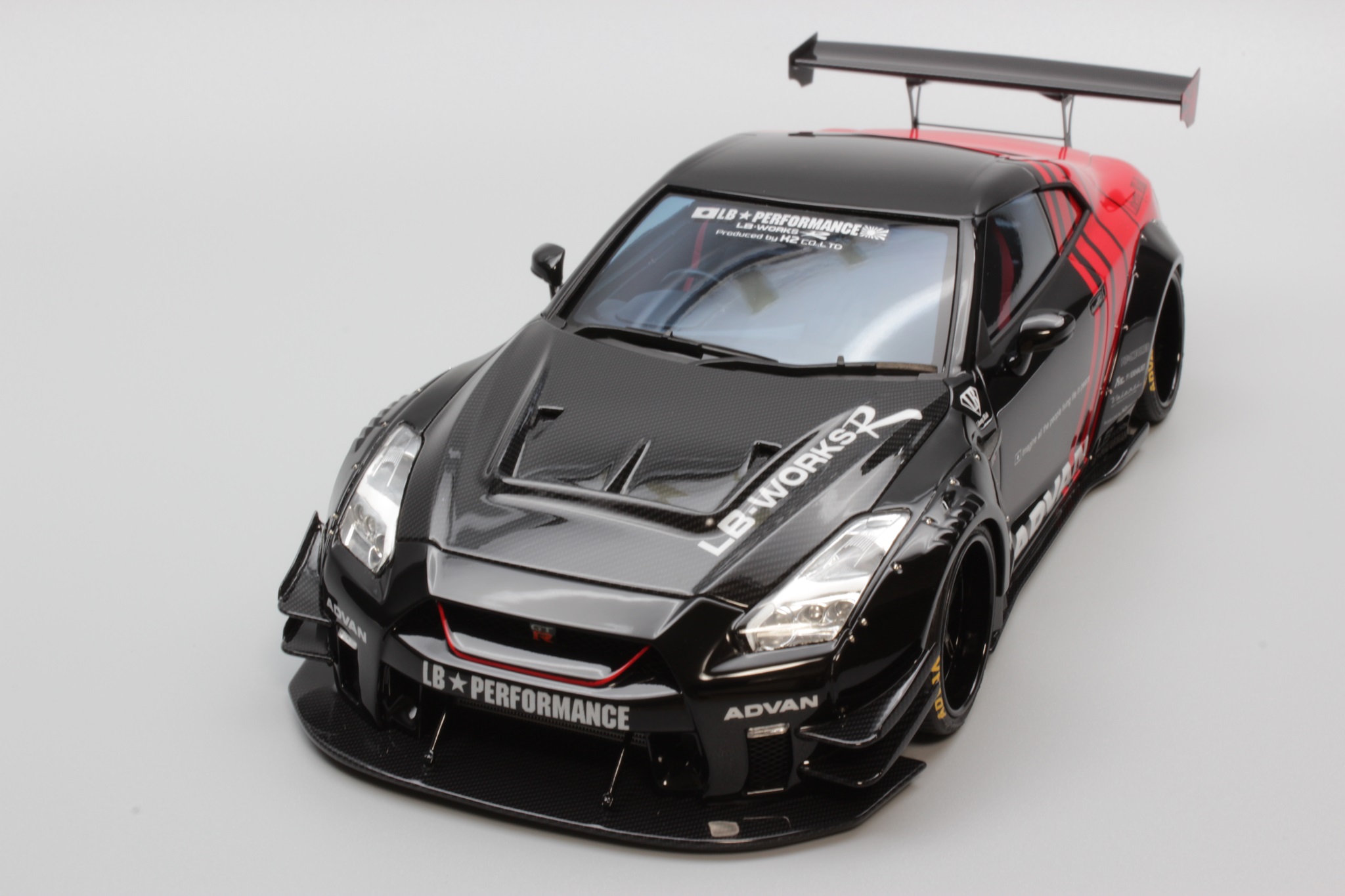 アオシマ 1/24 リバティーウォーク ADVAN R35 GT-R type 2 Ver.2｜車