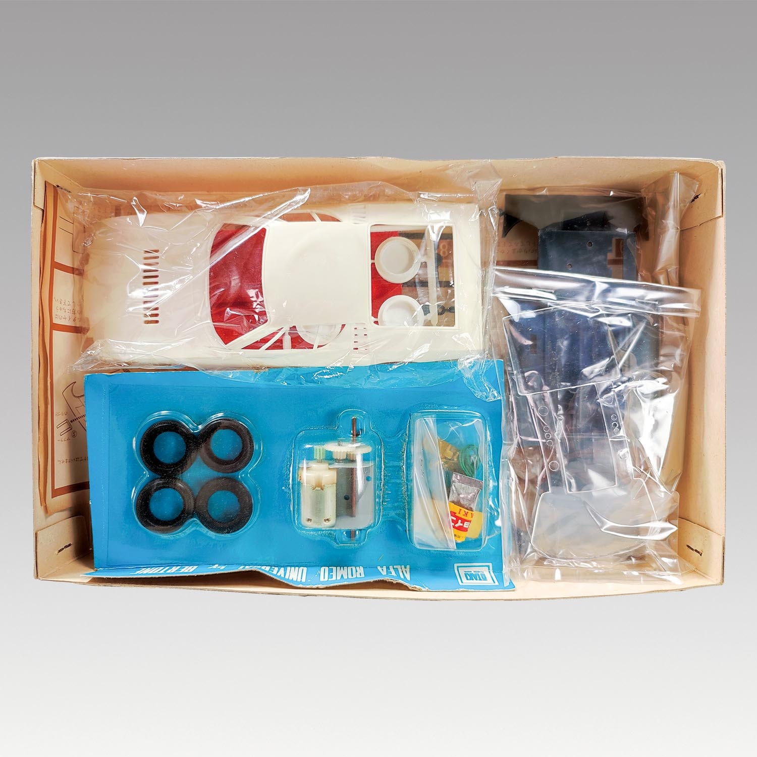 6435］ オオタキ 1/24 モーターライズ アルファ ロメオ ウニヴェルサル