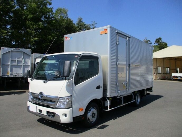 日野 デュトロ 小型 バン 2RG-XZU710M (9552)｜中古トラックの
