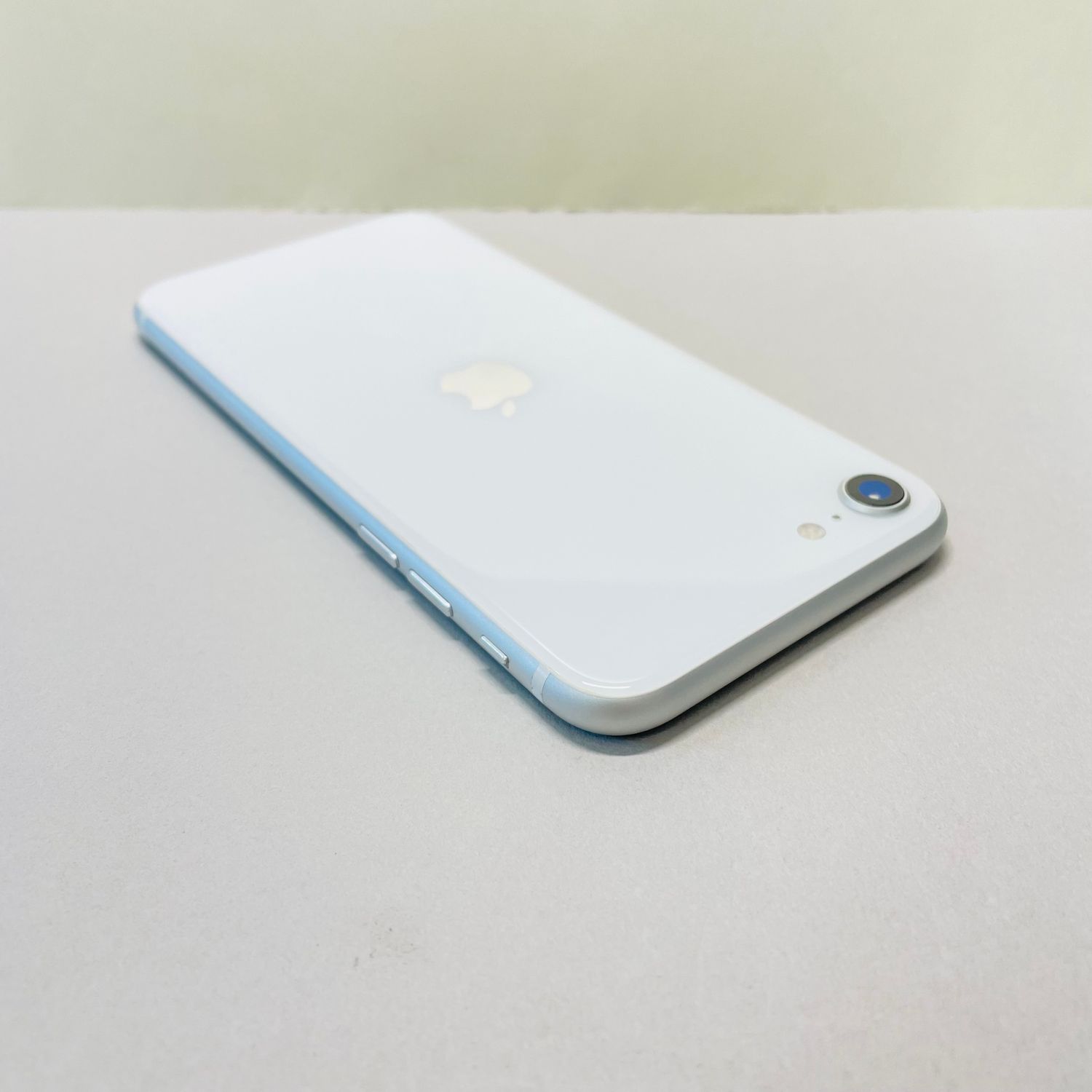 ムスビー｜[AT Shop Otsuka]iphone SE2 64GB SIMフリ－224バッテリー