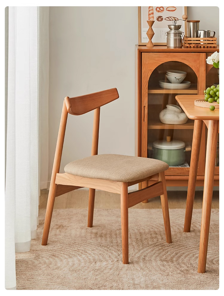 チェリー材 ミニマルダイニングチェア | すっきりとした造形に頼れる強