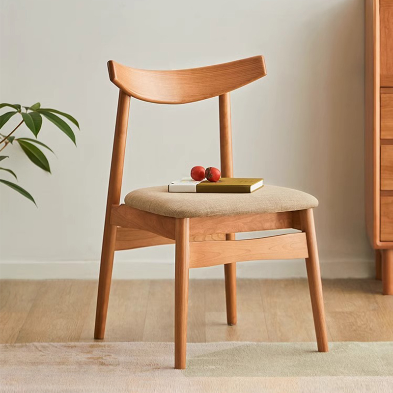 チェリー材 ミニマルダイニングチェア | すっきりとした造形に頼れる強