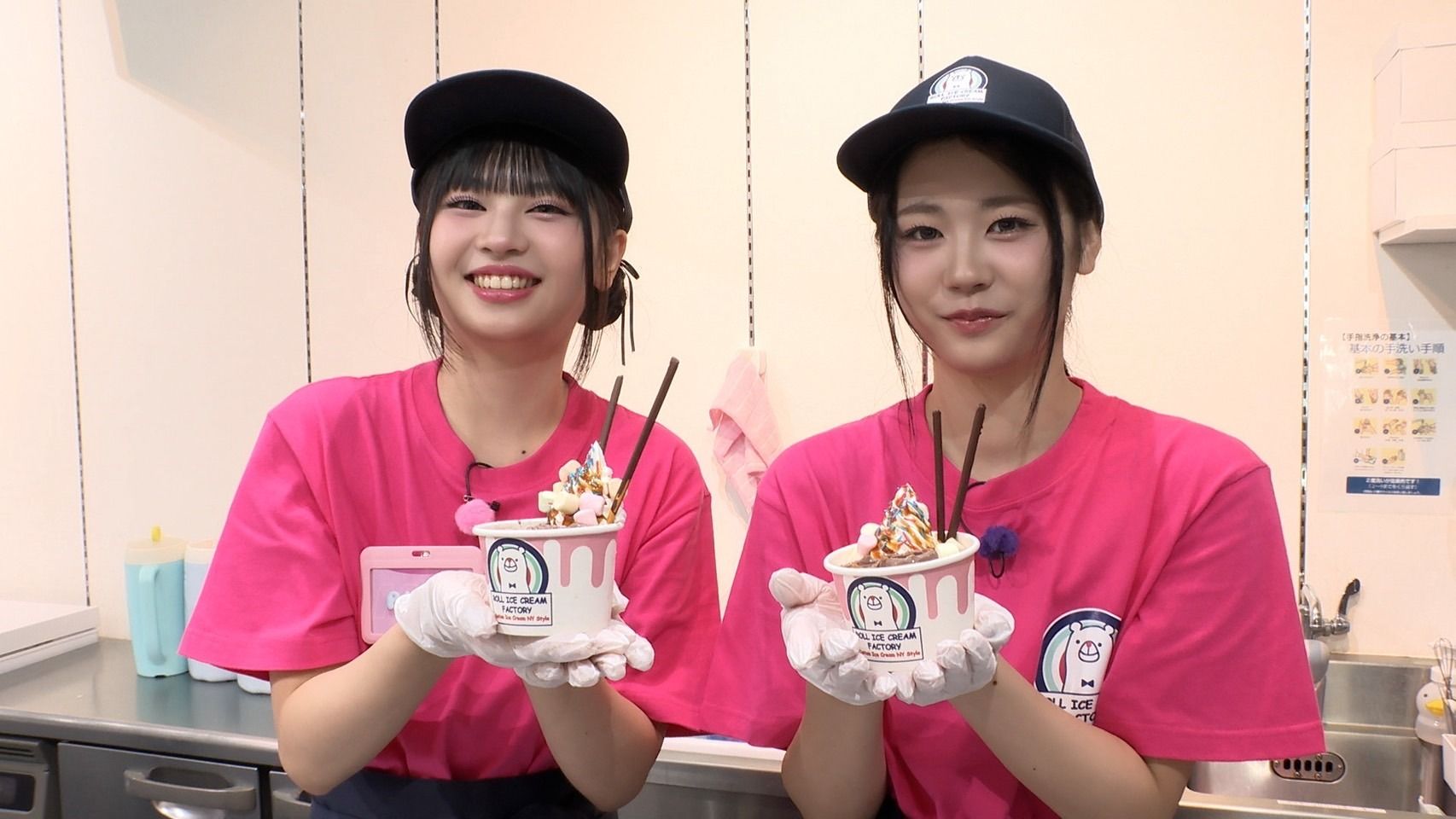 ME:I・KOKONA＆RINON、ロールアイス専門店で職業体験！ “甘党