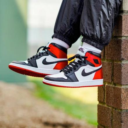 国内9月21日発売予定】ナイキ ウィメンズ エアジョーダン1 サテン