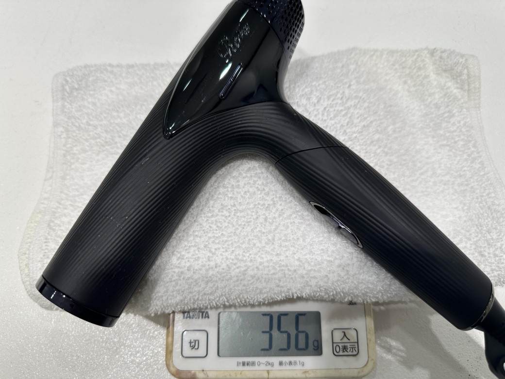 折りたたみできる新型「リファ ドライヤー スマート」がコンパクトに