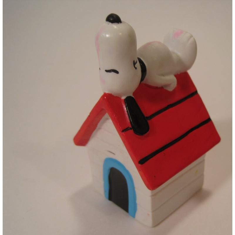 スヌーピー・犬小屋の上で眠るスヌーピー・ソフビトイ