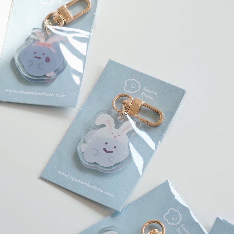 台湾 2023卯年限定 メタルアクリルチャーム 35mm キーホルダー