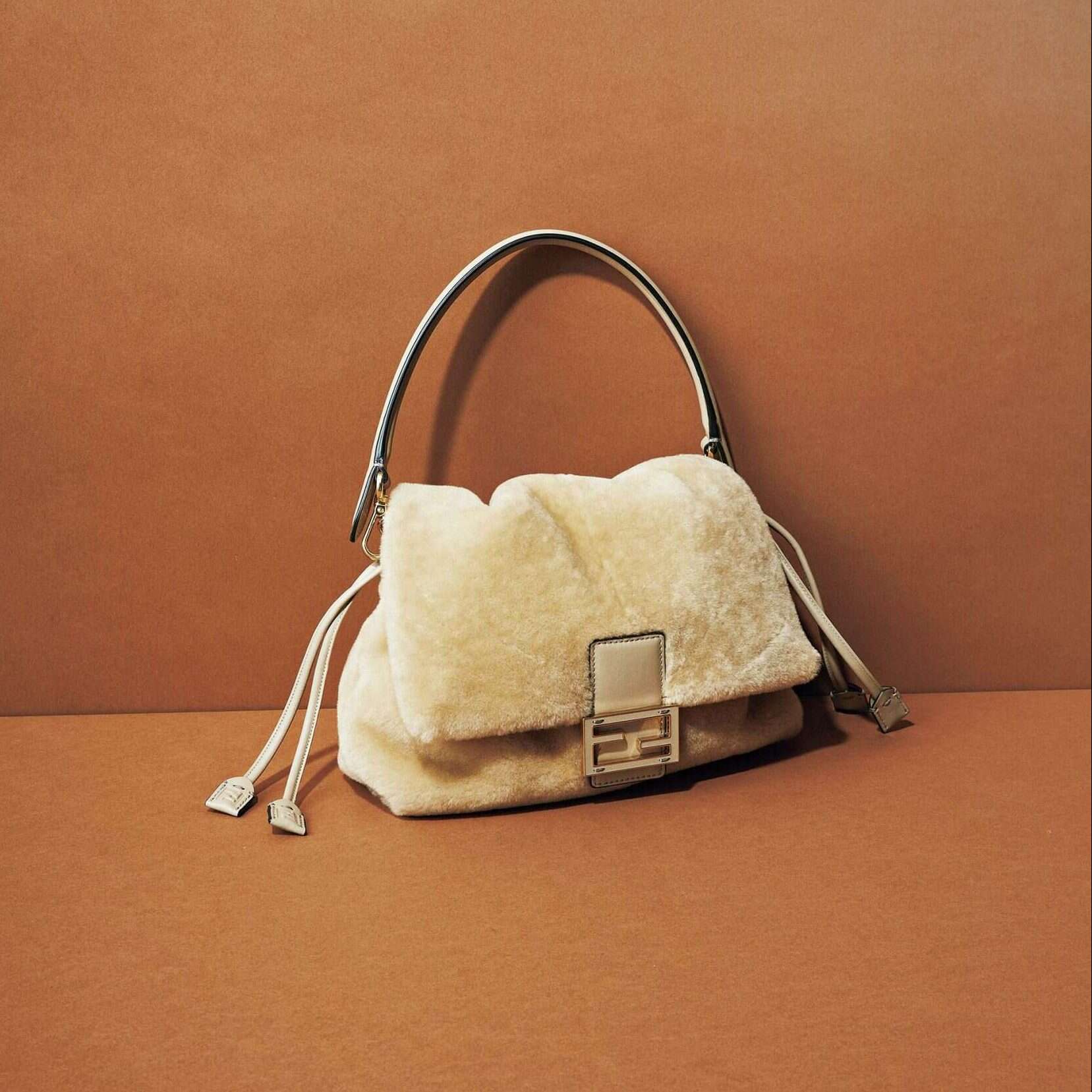 フェンディ、ロエベetc.〉STORYスタイリストが選ぶ【今、本当に欲しい