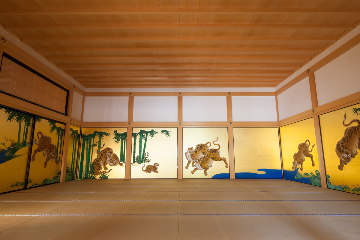 THE・豪華絢爛。名古屋城の金ピカ「本丸御殿」見どころガイド｜るるぶ