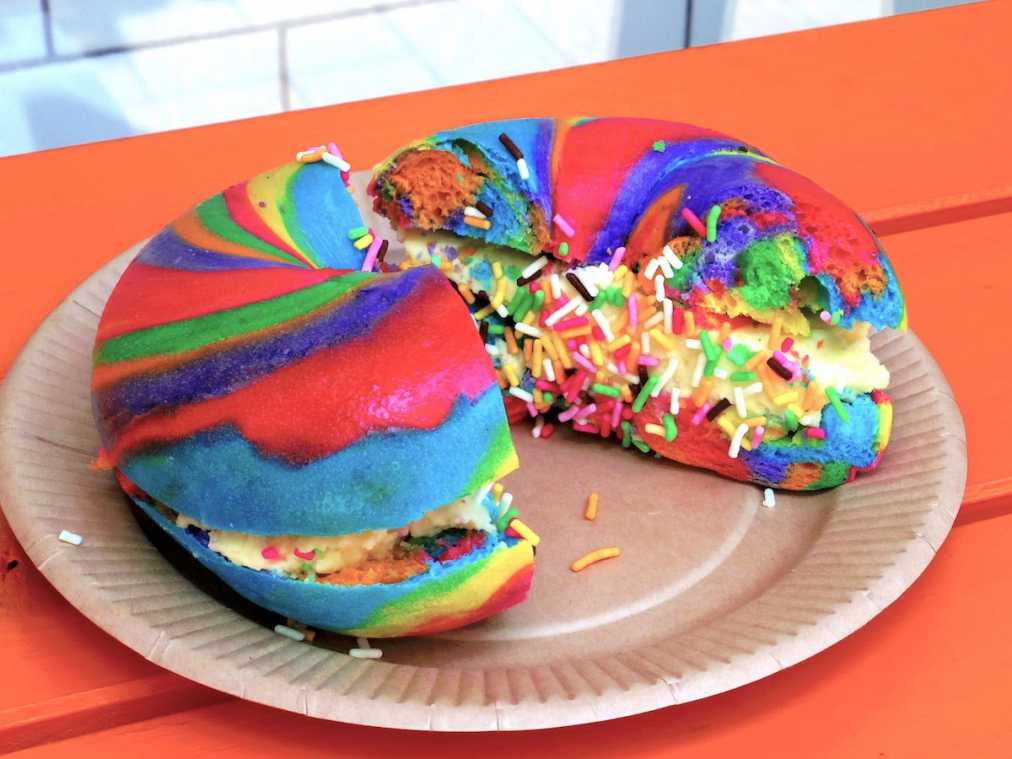 見た目に反してその味は…思わず二度見しちゃうNY発のレインボー