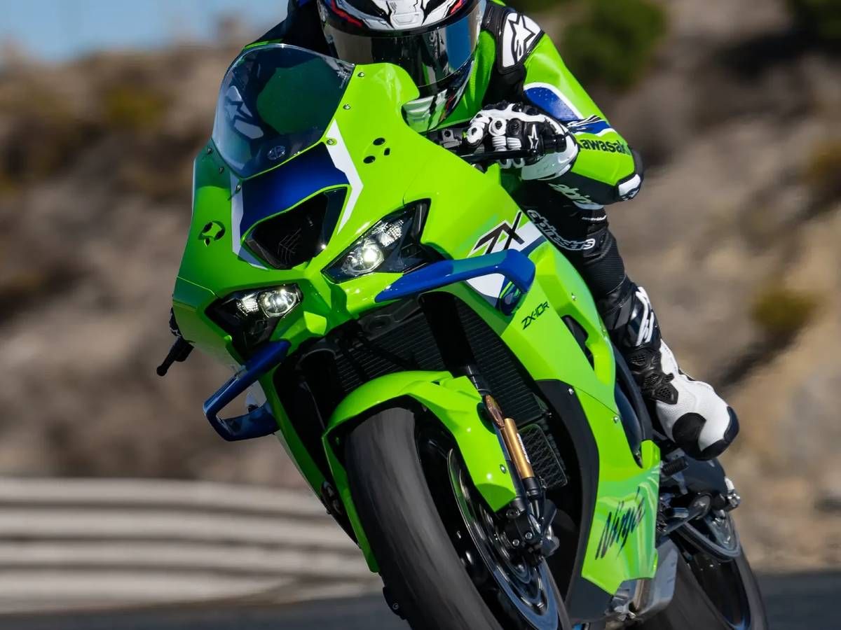 海外】カワサキ「ZX-10R」5年ぶりのモデルチェンジ！ ウィングレット新