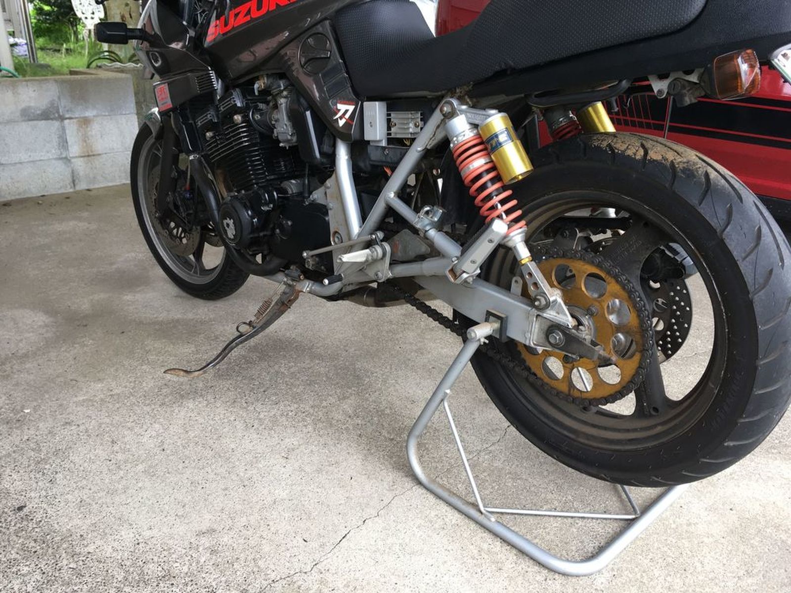 SUZUKI GSX400S カタナ「フロントタイヤ17インチ化」 | ウェビック