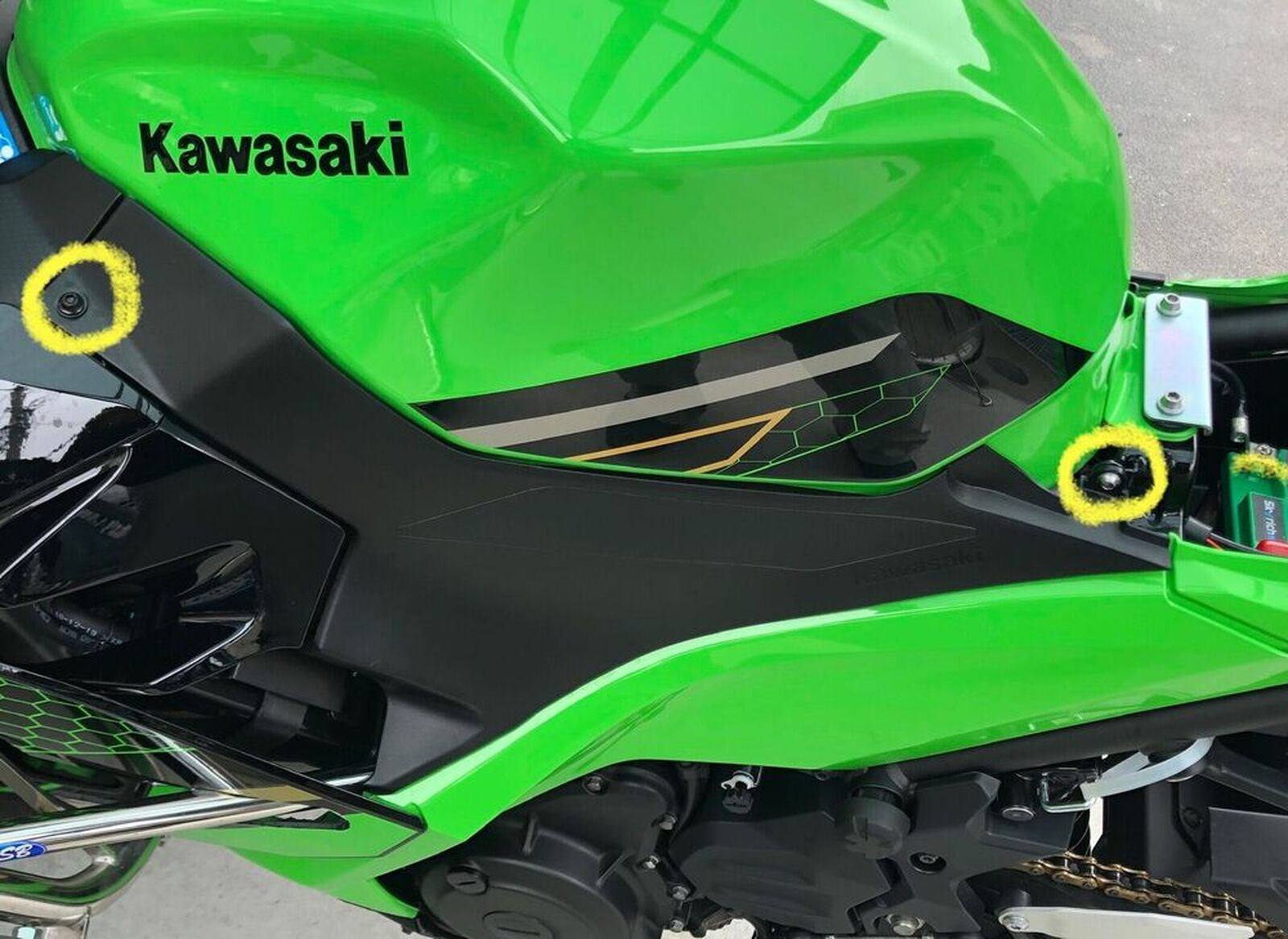 KAWASAKI ニンジャ400「ニンジャ400 サイドカウル取り外しマニュアル