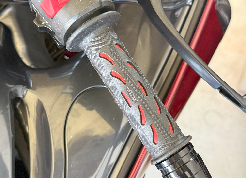 カワサキ ZZR1100/ZX-11 ハンドル 口コミ・動画インプレッション (1