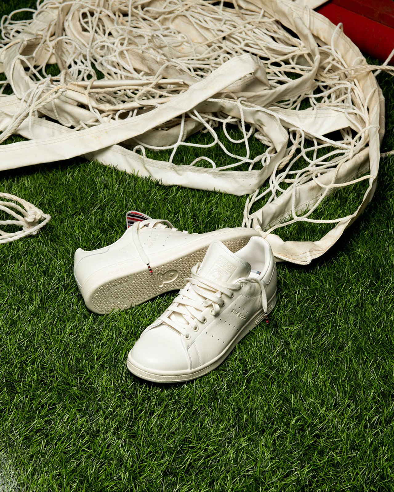 世界1946足限定！ ポール・スミス×スタンスミスが発売日に即完売した