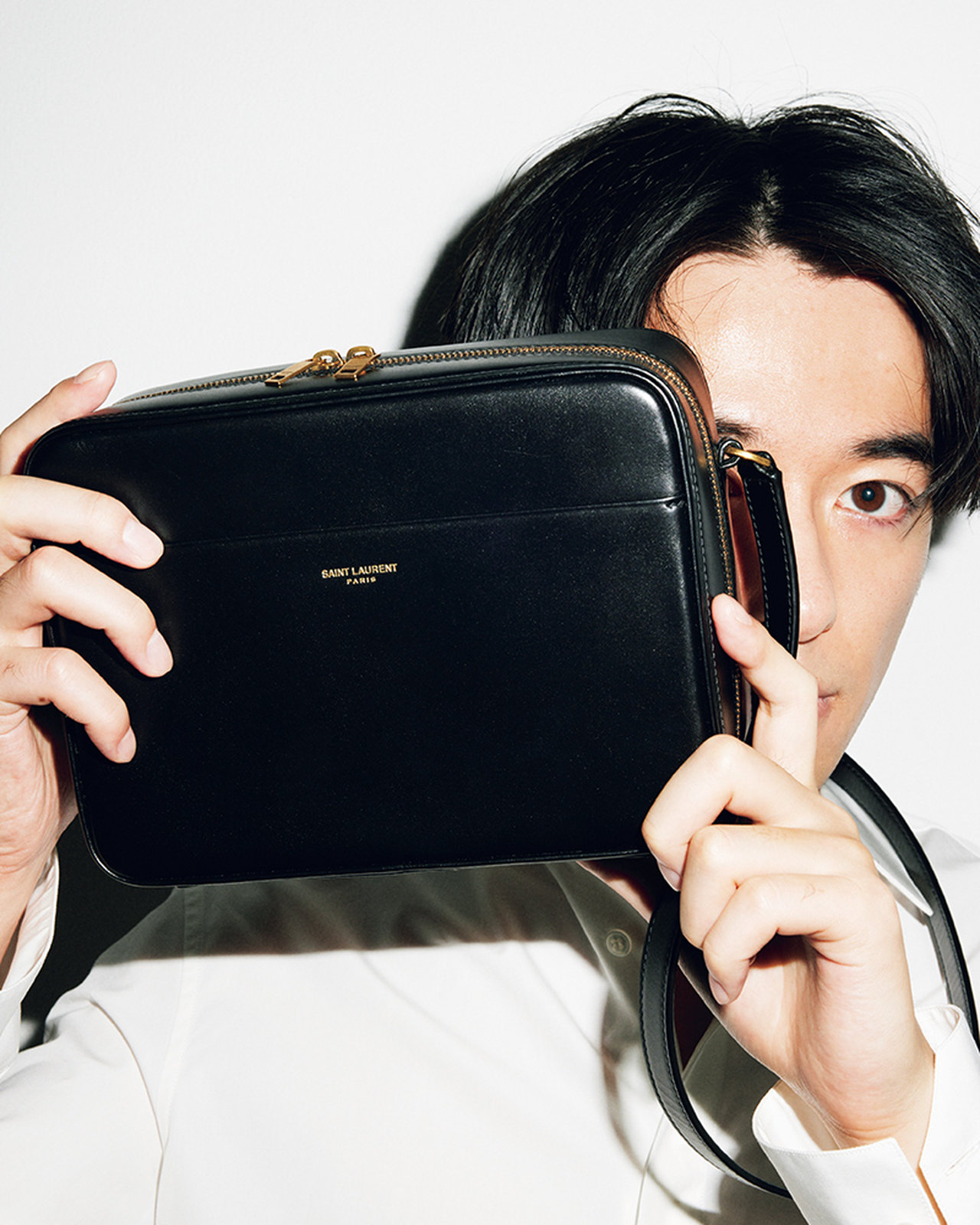 ミニバッグ再び。大人が買うべきサンローランの「デイリーカメラケース