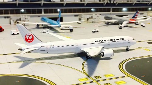 Phoenix 1:400 Boeing 787-8 Japan Airlines 日本航空PH10589 JA825J
