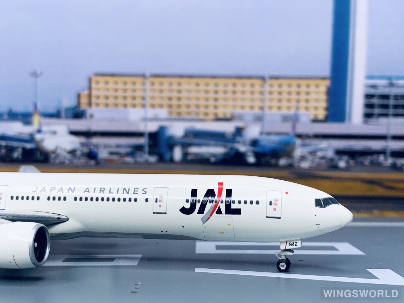 Phoenix 1:400 Boeing 777-300 Japan Airlines 日本航空PH10573 JA8942