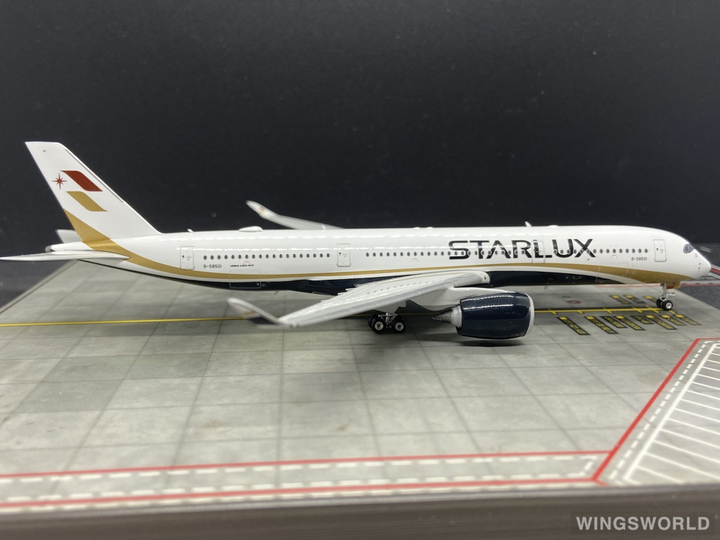 Phoenix 1:400 Airbus A350-900 Starlux Airlines 星宇航空PH04414 B