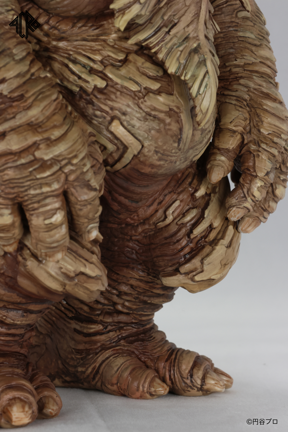 ACRO『KRS x James Groman レッドキング』ソフビフィギュア、より凶悪