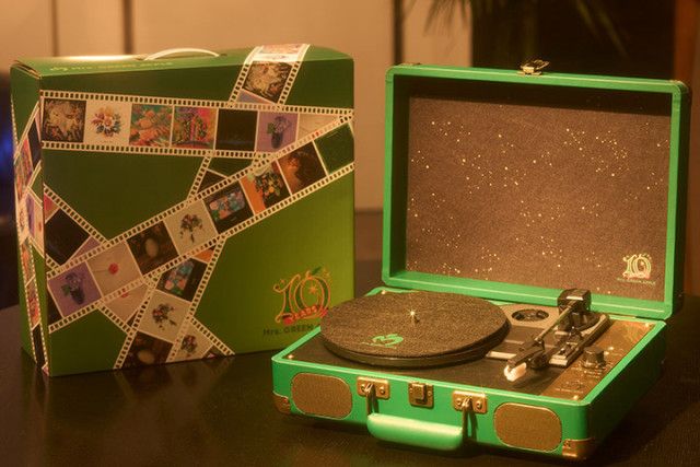 Mrs. GREEN APPLE、10周年記念のアナログプレーヤー＆レコードを発売