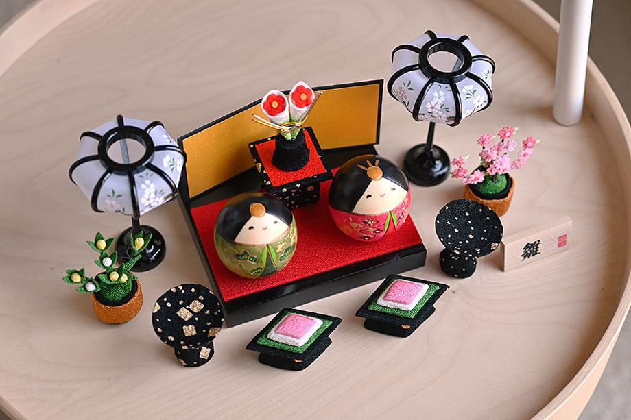 新入荷＞こけしのおひな様がパワーアップ！ 豪華絢爛な4つの新セット