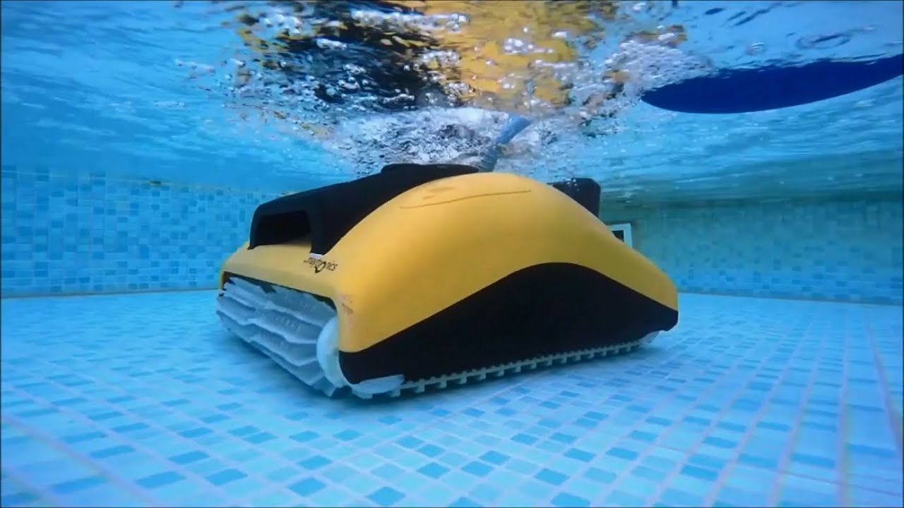 プールロボットならドルフィン | 国内販売台数No.1のプール清掃ロボット