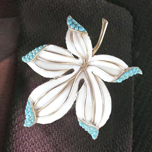 TRIFARI トリファリ ホワイトリーフのブローチ | アメリカの