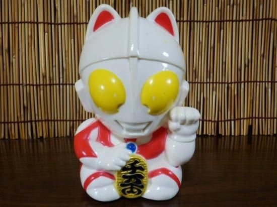 ウルトラマン 招き猫 ソフビ貯金箱 - 「宝の森」昭和レトロ雑貨