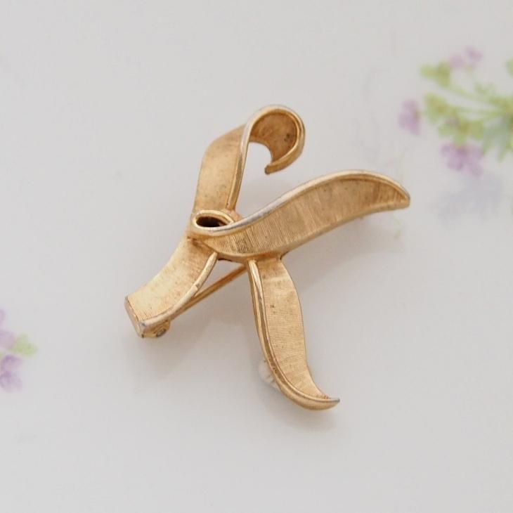 Trifari トリファリ ゴールドトーン イニシャル K ブローチ