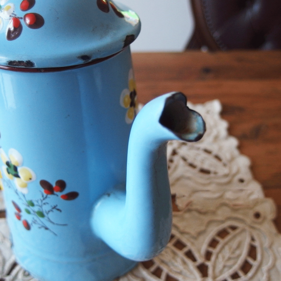 アンティーク コーヒーポット | フランス お花模様と空色のホーロー製