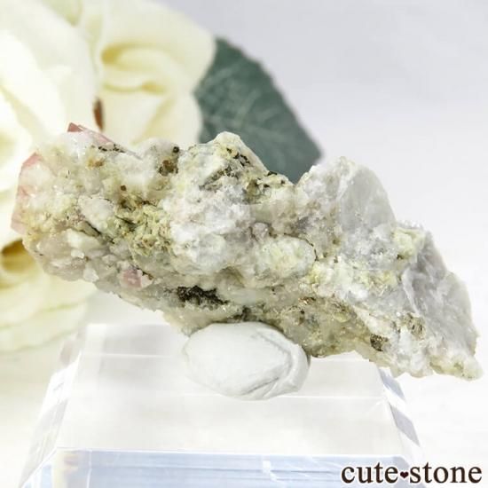 フランス モンブラン産 ピンクフローライトの母岩付き結晶（原石） 10g