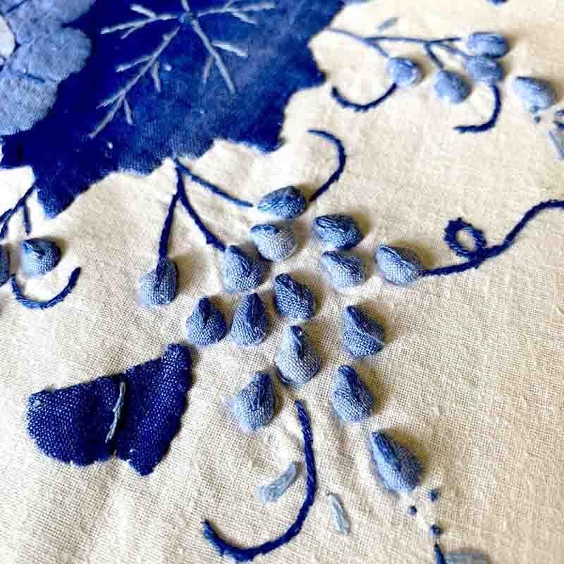 白無地 テーブルクロス ブルー花刺繍 大判パッチワーク