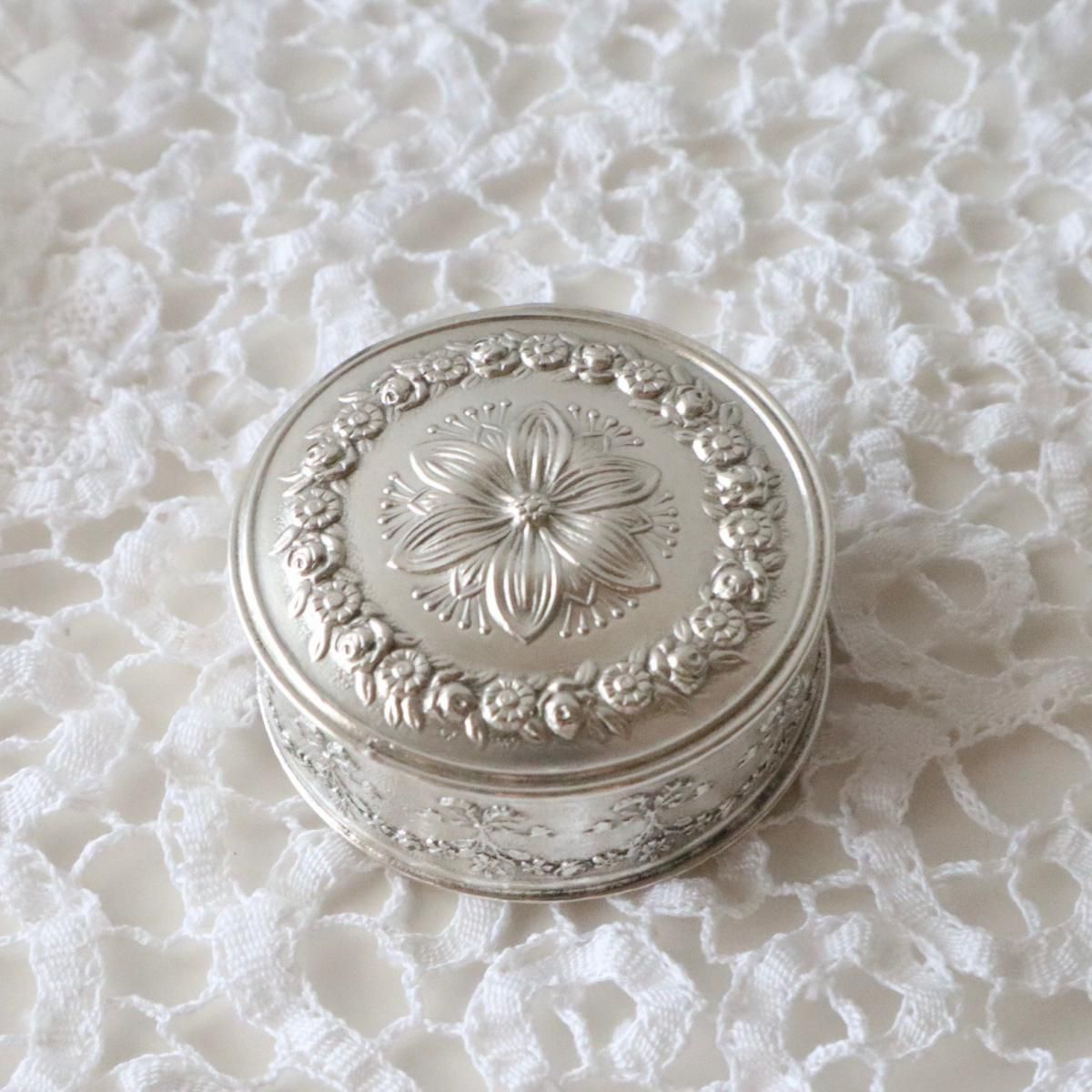 フランス製ルイ16世スタイル銀製小箱