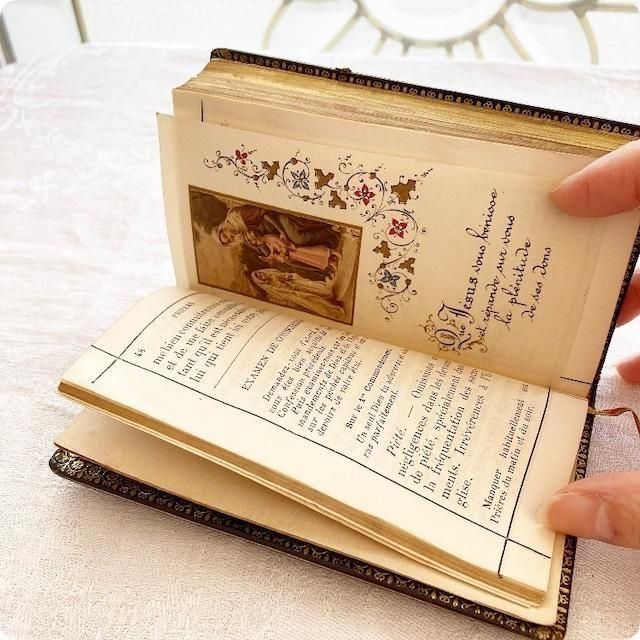 フランス直輸入 エレガントなミニサイズ 聖書の魅力